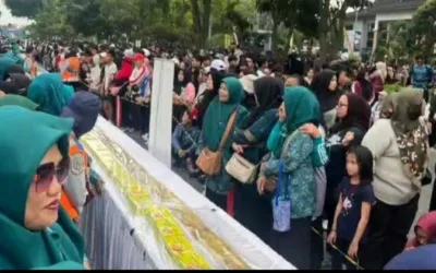 Pekanbaru Pecahkan Rekor MURI, Ribuan Warga Serbu Kue Talam Durian 1 Km