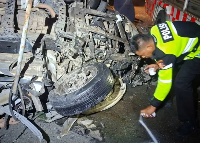 Kecelakaan Maut Tol Pekanbaru-Dumai, Tiga Penumpang Ambulans Tewas Setelah Tabrak Trailer di Siak