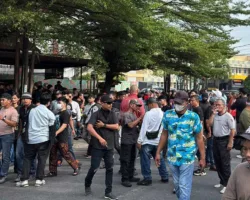 SF Hariyanto Bersaksi di Sidang Abdul Wahid, Ratusan Massa Padati PN Pekanbaru