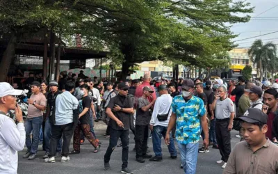 SF Hariyanto Bersaksi di Sidang Abdul Wahid, Ratusan Massa Padati PN Pekanbaru