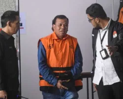 Gunakan Rompi Tahanan KPK, Bupati Kuansing Suhardiman Amby: Mohon Dukungan dan Doanya!