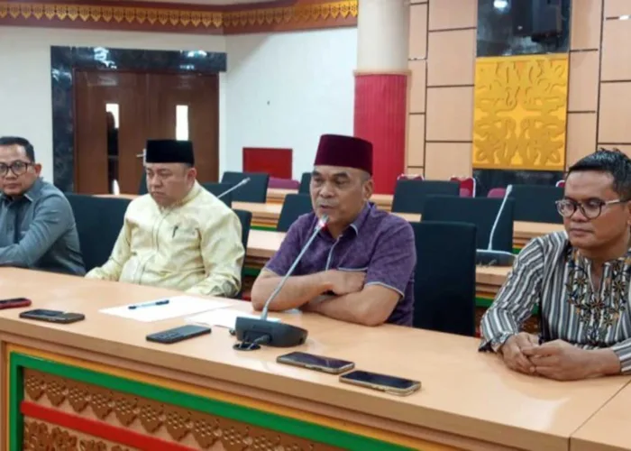 Ketua DPRD Riau Minta Maaf Usai Baku Hantam di Gedung Dewan, Polisi Masih Dalami Pelaku Bentrok