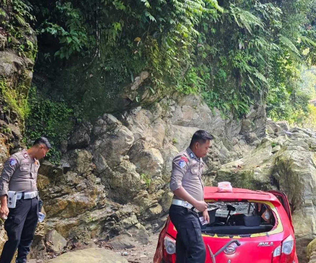 Mobil Ayla Masuk Jurang 50 Meter di Padang Pariaman, Bayi 4 Bulan Meninggal Dunia