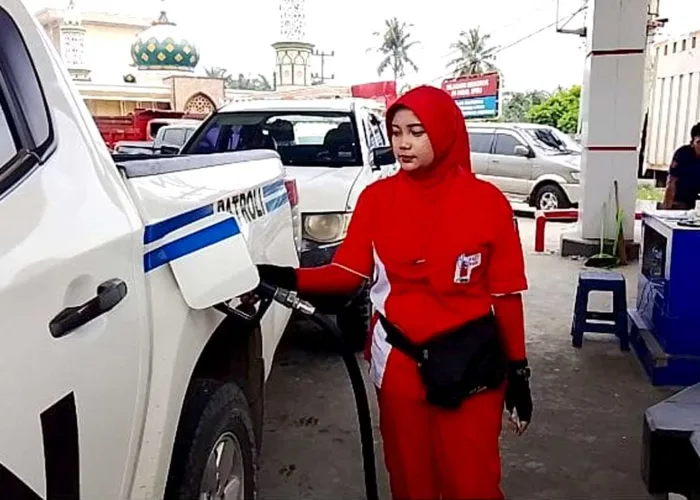 Antrean Solar Subsidi Mengular di Pekanbaru, Pengendara Tunggu Sampai Dua Jam