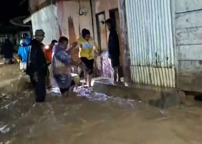 450 Warga Agam Mengungsi, Banjir Kembali Terjang Sungai Batang Akibat Pendangkalan Sungai
