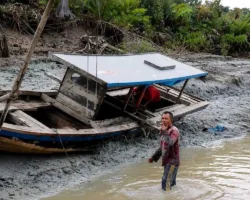 Puting Beliung Hancurkan Dua Boat Nelayan di Pulau Halang Rohil, Kerugian Ratusan Juta