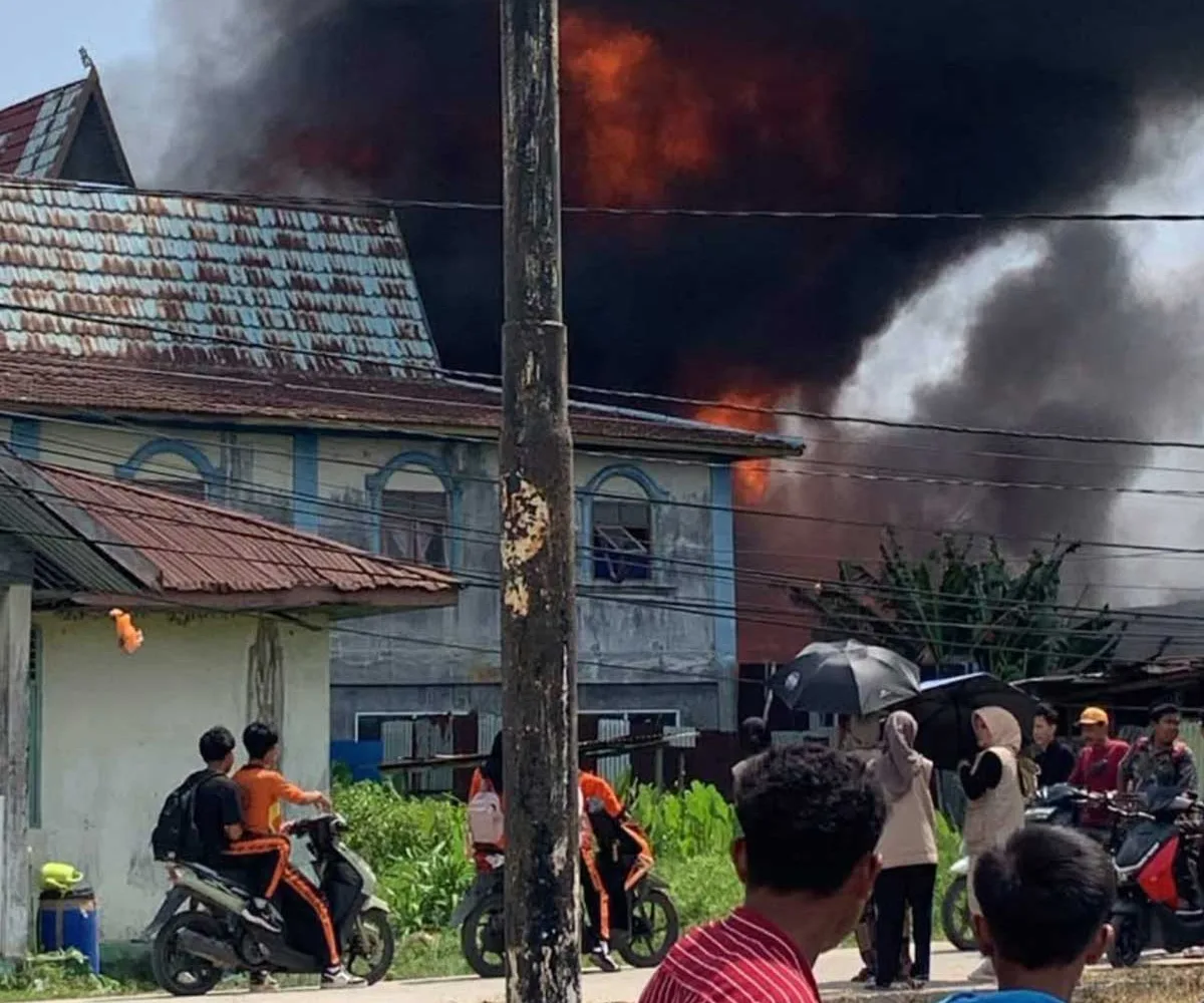 Permukiman Padat Penduduk di Sungai Guntung Inhil Terbakar