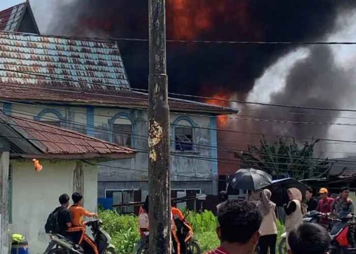 Permukiman Padat Penduduk di Sungai Guntung Inhil Terbakar