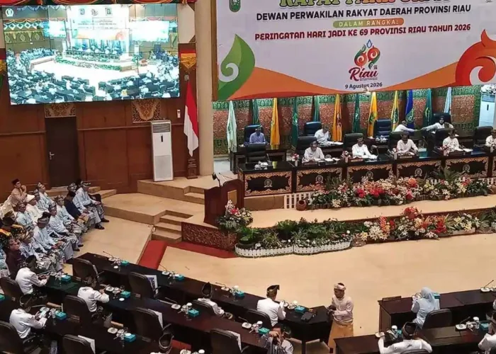 HUT Riau ke-69 di DPRD Hanya Dihadiri Tiga Mantan Gubernur, Banyak Kursi Tamu Justru Kosong