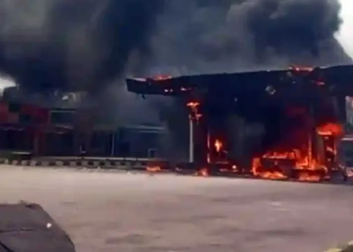 SPBU Jalintim Pelalawan Terbakar, Api Diduga dari Mobil Saat Isi Pertalite