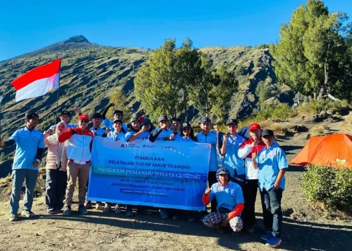 Pemandu Gunung Jadi Perhatian, Kemnaker Perkuat Standar Kompetensi Pariwisata