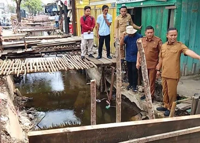 Pemko Pekanbaru Bangun Drainase Rp4 Miliar di Jalan Paus, Warga Keluhkan Akses Jalan