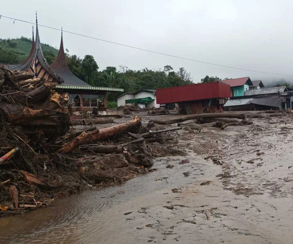 Galodo Terjang Arosuka Solok, 4 Warga Luka dan 11 Kantor Pemerintah Terdampak