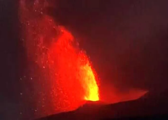 Empat Gunung Api Hari Ini Erupsi Bersamaan, Abu Anak Krakatau Menyebar Sampai Bengkulu