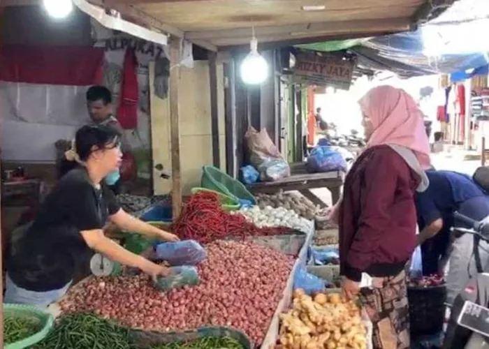 Harga Cabai Merah di Pekanbaru Tembus Rp80 Ribu, Pembeli Mulai Pangkas Belanja