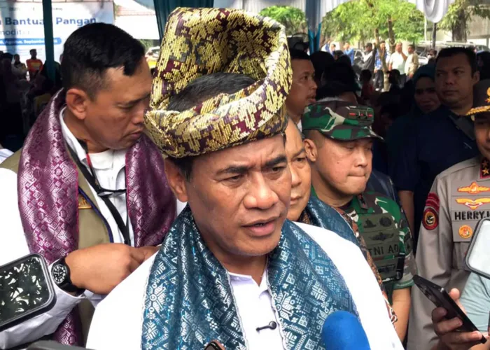 Mentan Amran Salurkan Bantuan Beras untuk 619 Ribu Warga Riau, Pekanbaru Dapat 1.814 Ton