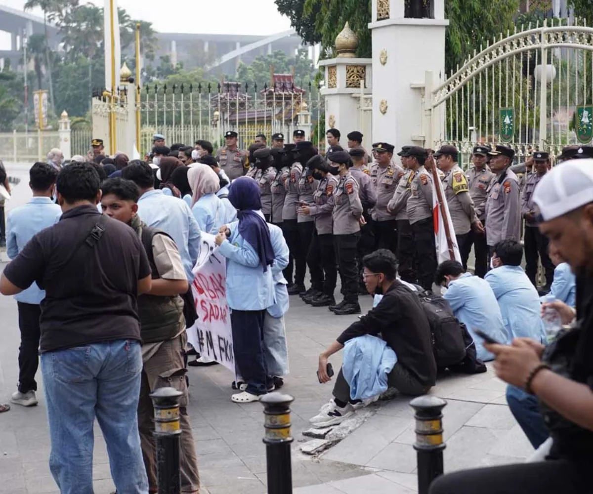 Mahasiswa FKIP UNRI Geruduk Kantor Gubernur Riau, Desak Pemerintah Serius Tangani Karhutla