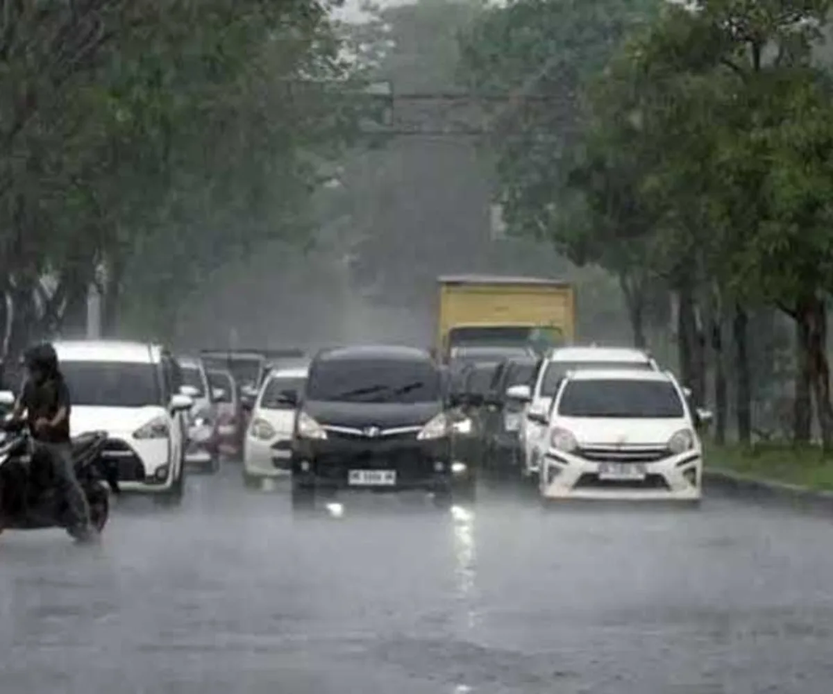Update Cuaca: Hujan Lebat, Petir dan Angin Kencang Ancam Sejumlah Wilayah Riau