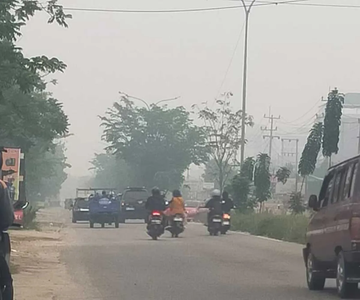 4.806 Hotspot Kepung Sumatera, Riau Berselimutkan Asap, Lindungi Pernafasan!