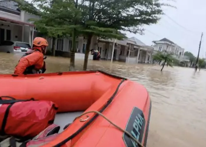 120 Rumah di Padang Terendam Banjir, 672 Warga Mengungsi, Lumpur dan Pasir Tutupi Rumah
